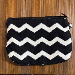 thirty-one Silver Gray Lined Pouch with Script Tag